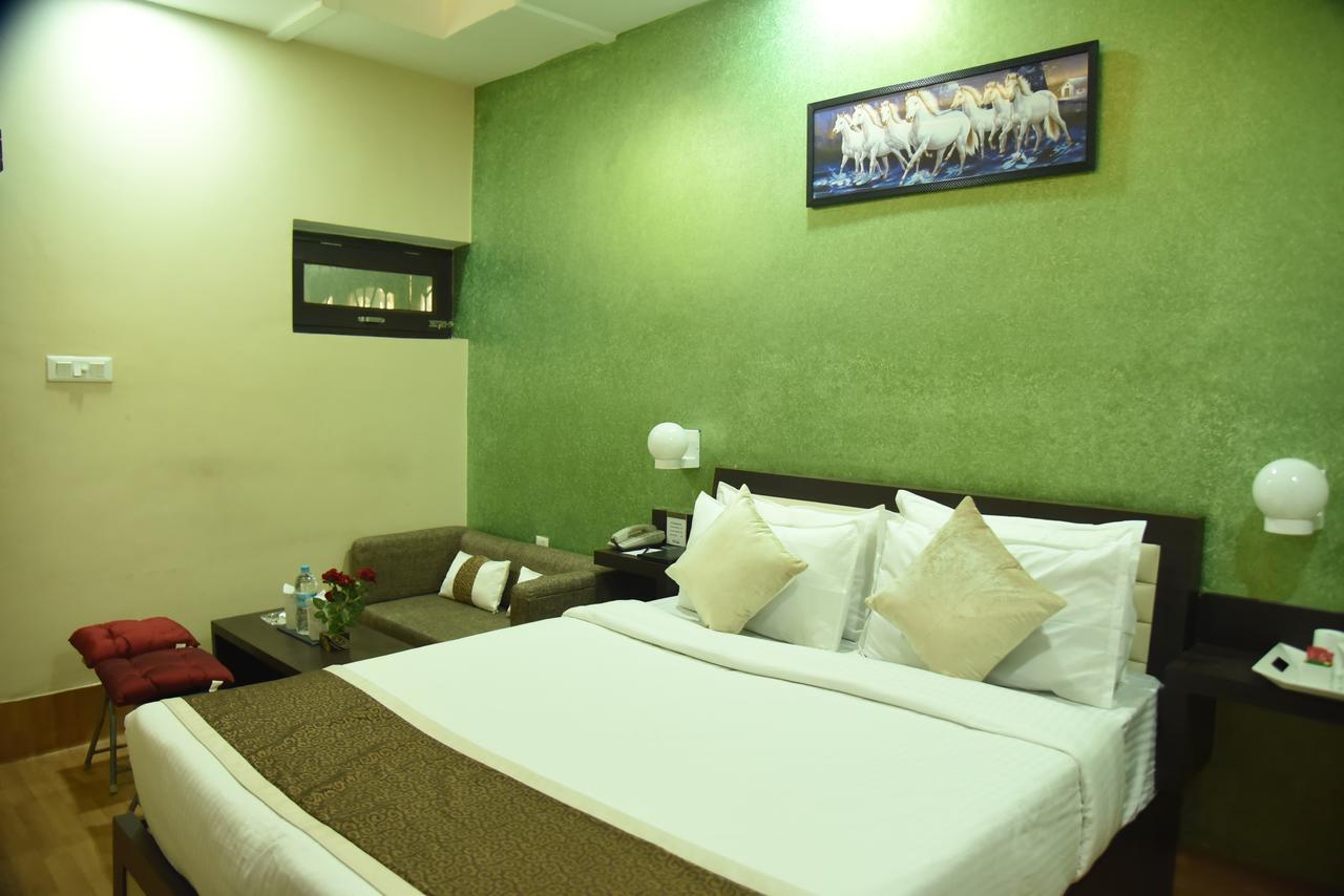 Rnb Select Vijay Delux Hotel Sultanpur  Luaran gambar