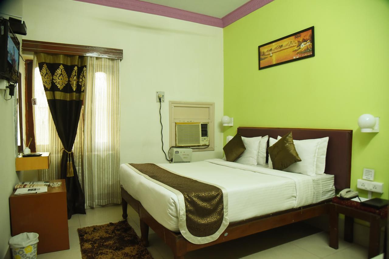Rnb Select Vijay Delux Hotel Sultanpur  Luaran gambar
