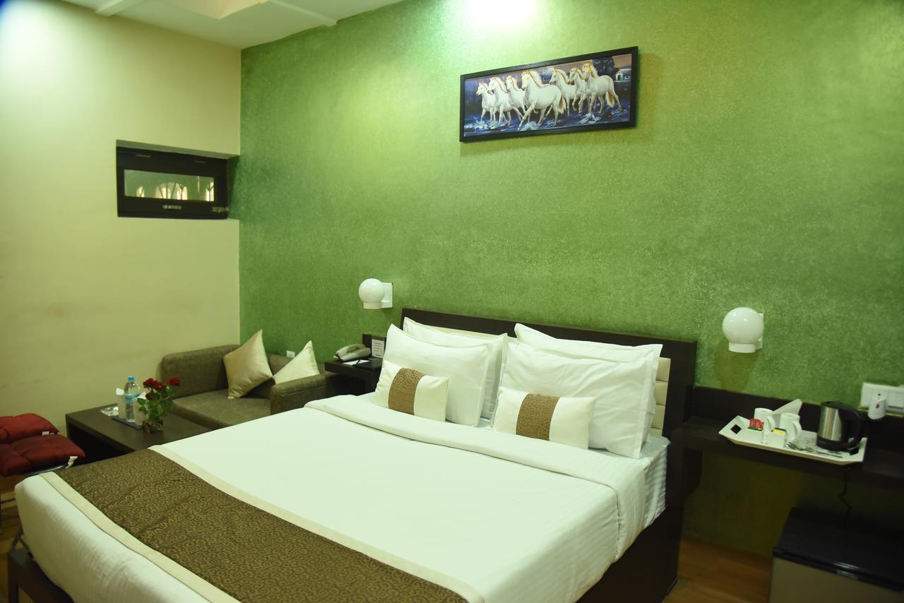 Rnb Select Vijay Delux Hotel Sultanpur  Luaran gambar