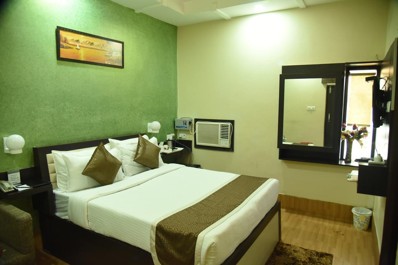 Rnb Select Vijay Delux Hotel Sultanpur  Luaran gambar