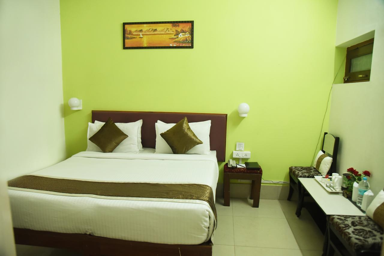 Rnb Select Vijay Delux Hotel Sultanpur  Luaran gambar
