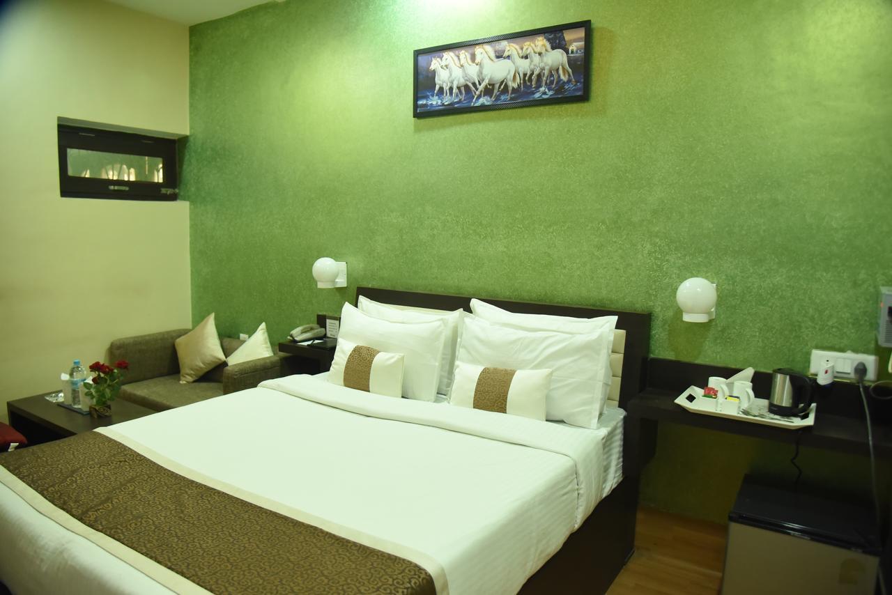 Rnb Select Vijay Delux Hotel Sultanpur  Luaran gambar