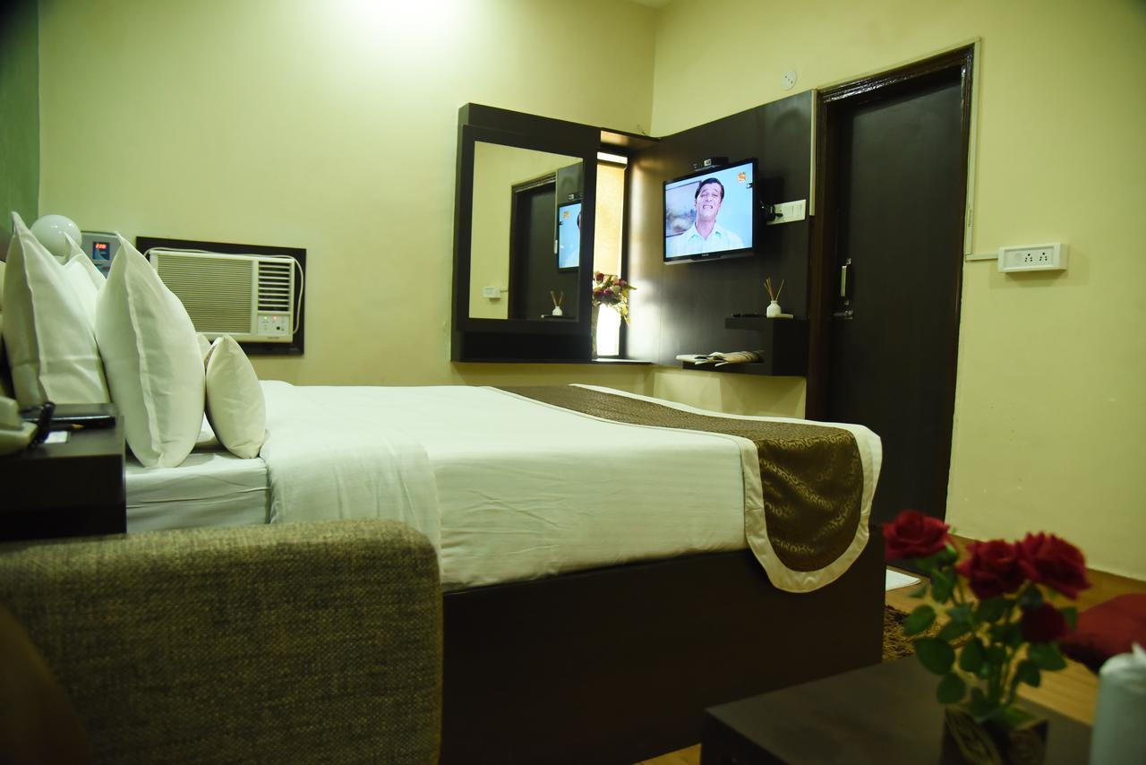 Rnb Select Vijay Delux Hotel Sultanpur  Luaran gambar