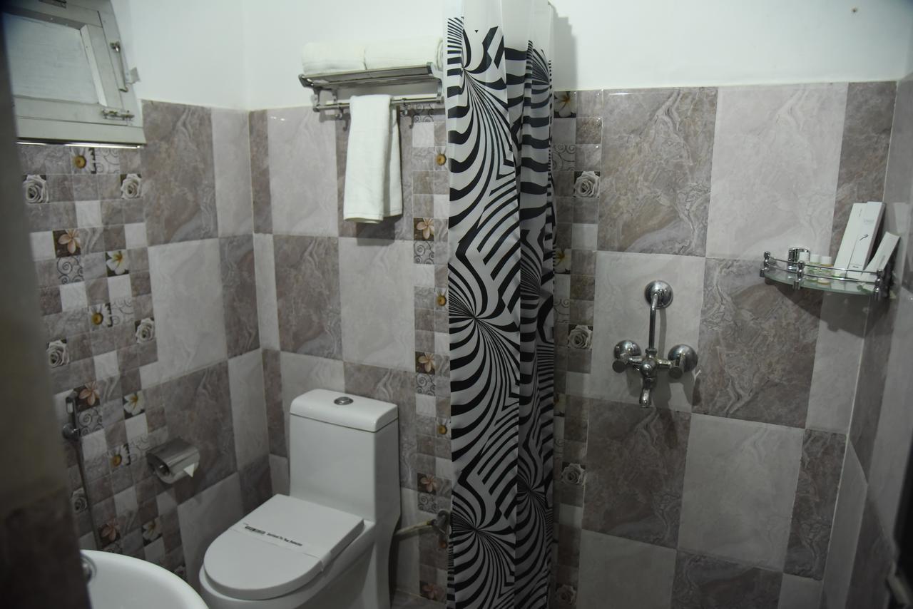 Rnb Select Vijay Delux Hotel Sultanpur  Luaran gambar