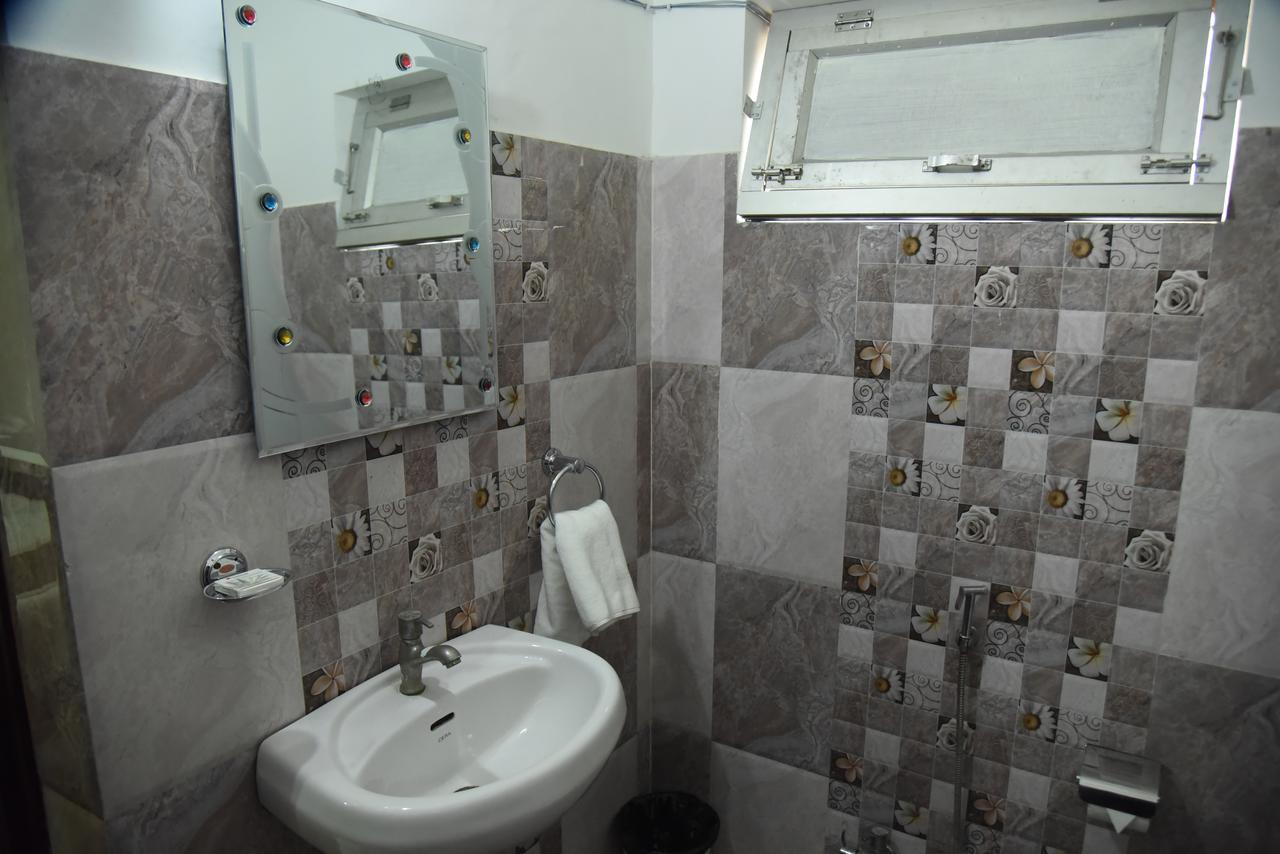 Rnb Select Vijay Delux Hotel Sultanpur  Luaran gambar