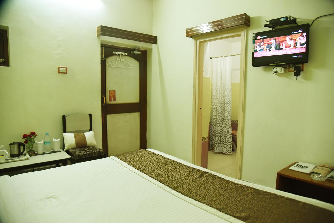 Rnb Select Vijay Delux Hotel Sultanpur  Luaran gambar