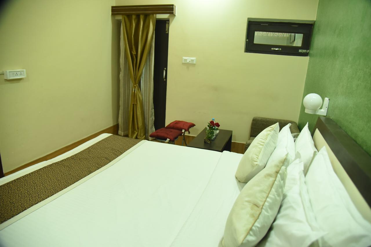 Rnb Select Vijay Delux Hotel Sultanpur  Luaran gambar